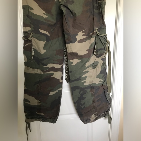 Abercrombie size 2 Camouflage Cargo Pants lots of beautiful details Pockets - Picture 6 of 16